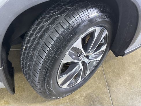 Used 2022 Toyota Highlander XLE image 13