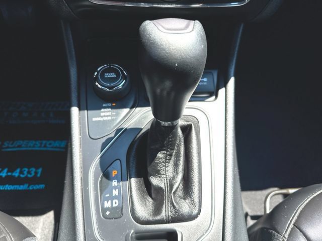 Used 2020 Jeep Cherokee Latitude Plus w/ Cold Weather Group AWD/4WD image 16