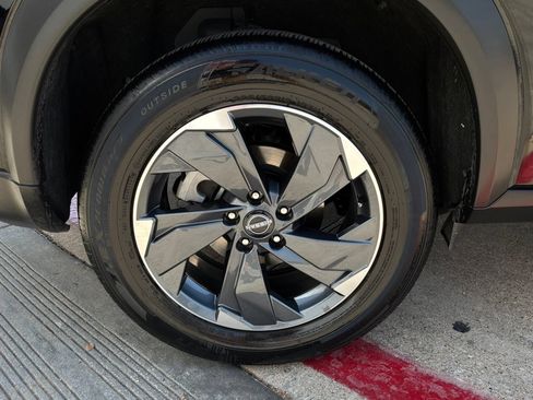 Used 2026 Nissan Rogue SV FWD image 9