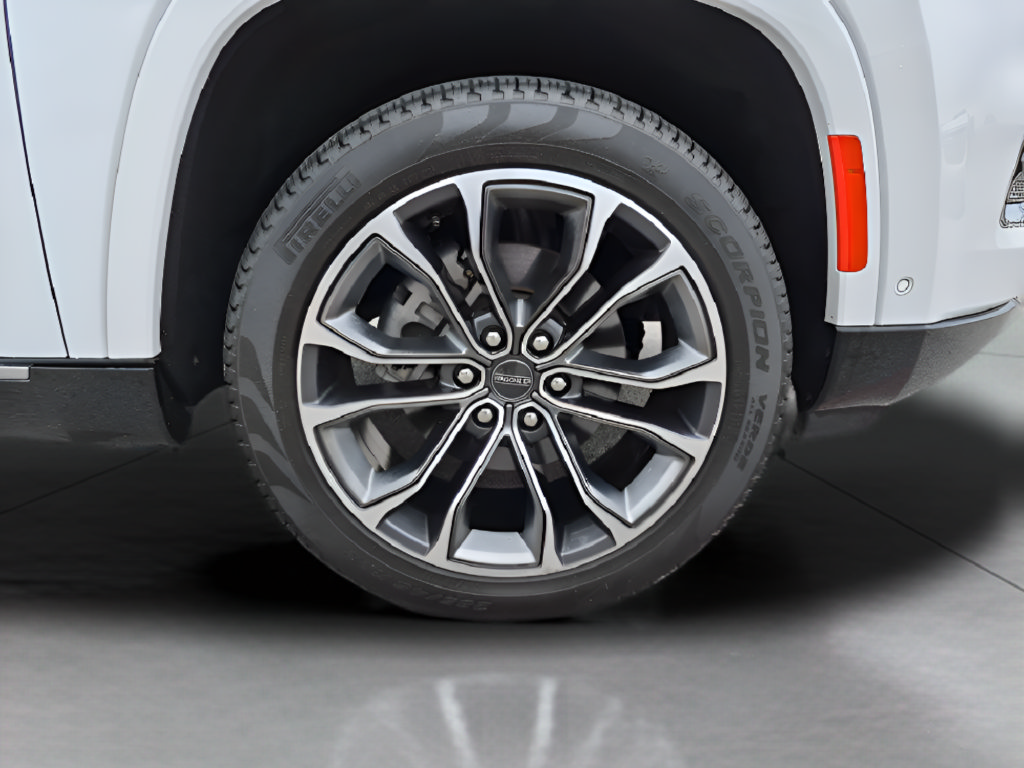 Used 2024 Jeep Grand Wagoneer Series III AWD/4WD image 16
