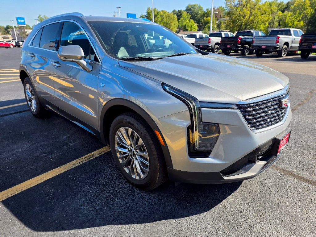Used 2025 Cadillac XT4 Premium Luxury AWD/4WD image 2