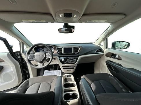 Used 2023 Chrysler Voyager LX FWD image 22