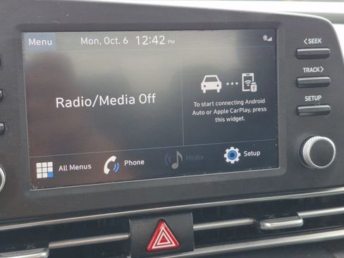 Used 2022 Hyundai Elantra SEL image 21