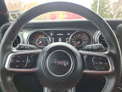 Used 2022 Jeep Wrangler Unlimited Sahara w/ LED Lighting Group AWD/4WD image 15
