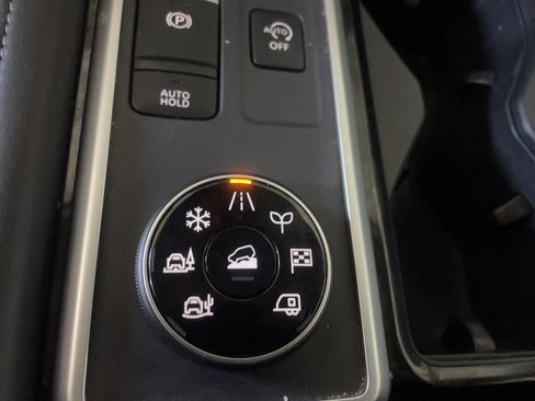Used 2024 Nissan Pathfinder SV w/ SV Premium Package AWD/4WD image 14