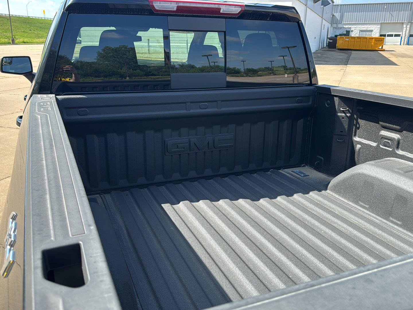 New 2026 GMC Sierra 1500 SLE w/ Preferred Package AWD/4WD image 15