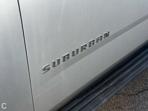Used 2020 Chevrolet Suburban LT RWD image 7