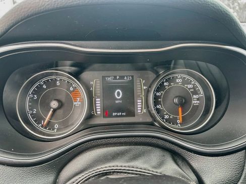 Used 2020 Jeep Cherokee Latitude Plus FWD image 12