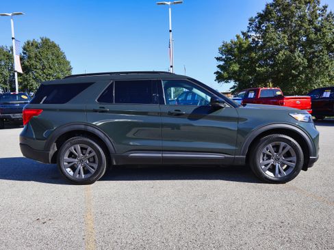 Used 2023 Ford Explorer XLT w/ Equipment Group 202A image 6
