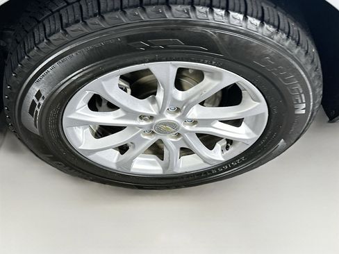 Used 2020 Chevrolet Equinox LS w/ LPO, Floor Liner Package FWD image 11