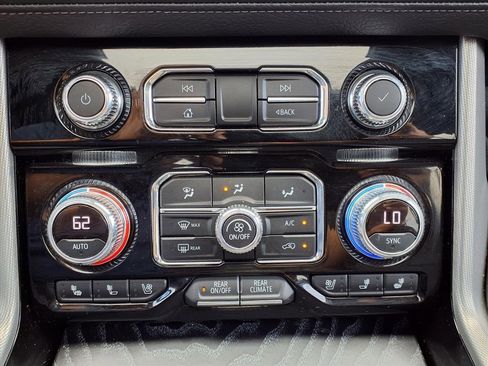 Used 2021 GMC Yukon Denali w/ Denali Premium Package image 7