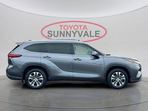 Used 2021 Toyota Highlander XLE image 9