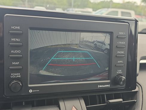 Used 2021 Toyota RAV4 XLE w/ Convenience Package FWD image 4