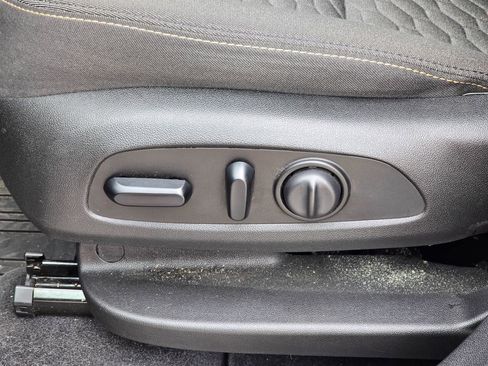 Used 2019 Chevrolet Equinox LT image 11