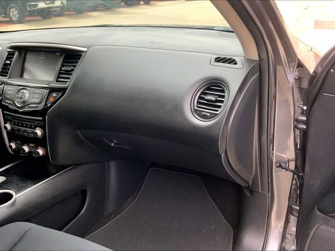 Used 2017 Nissan Pathfinder S image 17