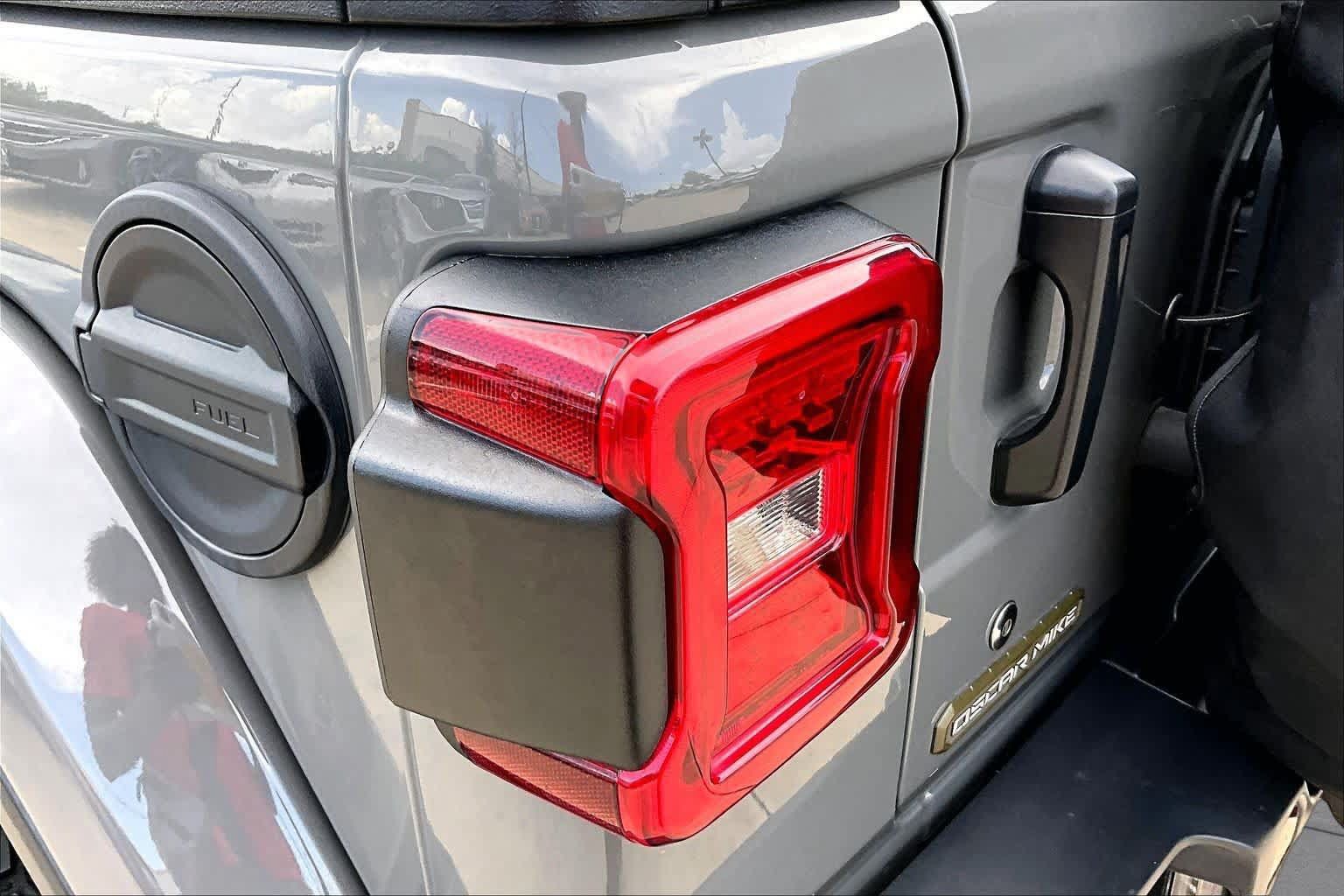 Used 2020 Jeep Wrangler Unlimited Sahara AWD/4WD image 29