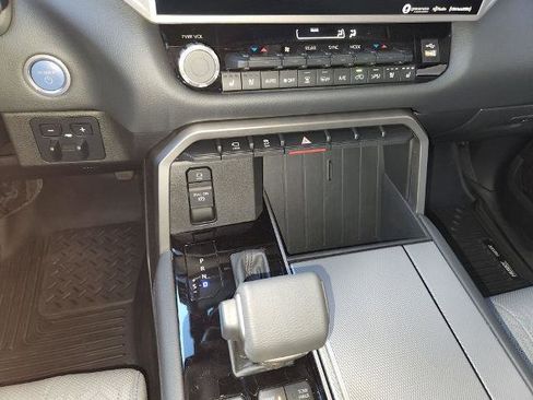 Used 2023 Toyota Sequoia Limited image 21