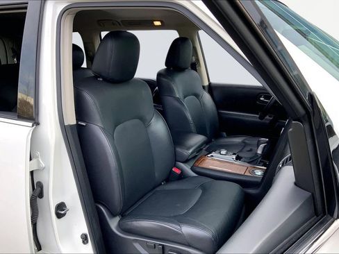 Used 2024 Nissan Armada SL w/ Captain's Chairs Package image 21