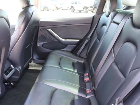Used 2022 Tesla Model 3 Long Range AWD/4WD image 29