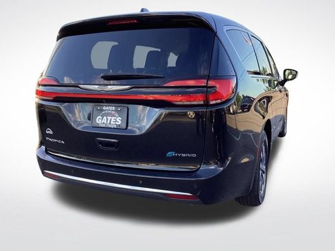 Used 2023 Chrysler Pacifica Touring-L FWD image 9