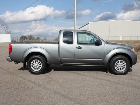 Used 2017 Nissan Frontier SV image 14