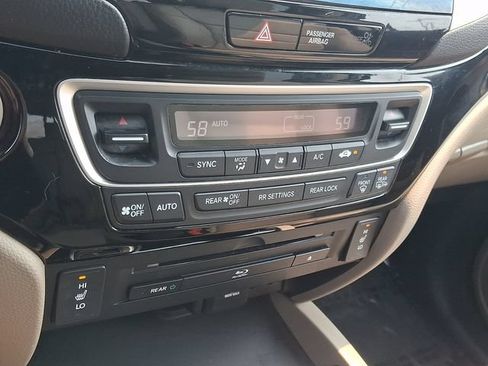 Used 2016 Honda Pilot Touring image 19