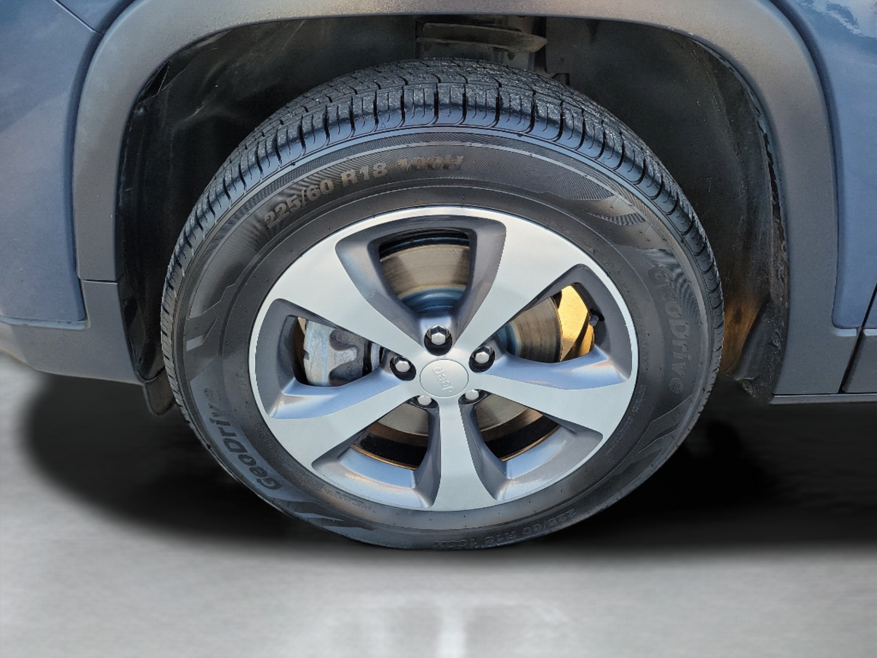 Used 2019 Jeep Cherokee Limited AWD/4WD image 28