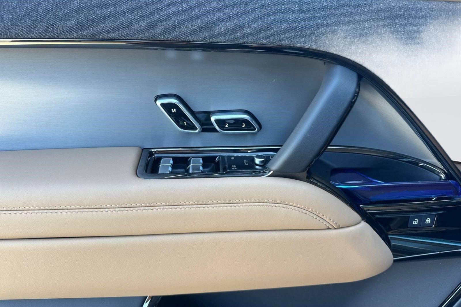 New 2027 Land Rover Range Rover Sport SE AWD/4WD image 14