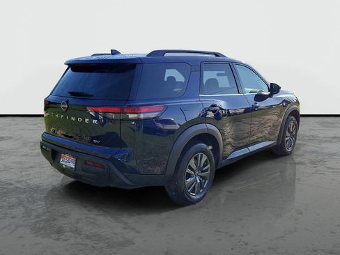 Used 2024 Nissan Pathfinder SV FWD image 2