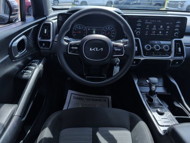 Used 2022 Kia Sorento LX AWD/4WD image 2