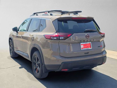 Used 2025 Nissan Rogue SV AWD/4WD image 5