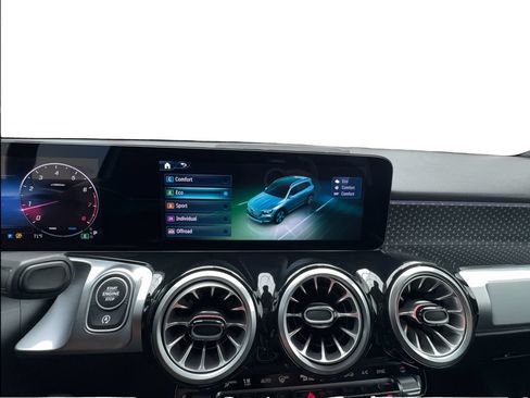 Used 2025 Mercedes-Benz GLB 250 4MATIC image 43