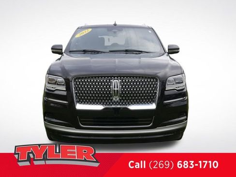 Used 2022 Lincoln Navigator Reserve AWD/4WD image 2