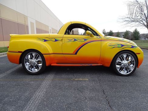 Used 2004 Chevrolet SSR w/ Preferred Equipment Group image 19