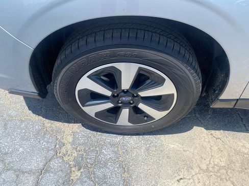 Used 2018 Subaru Forester 2.5i Premium w/ All-Weather Package AWD/4WD image 5