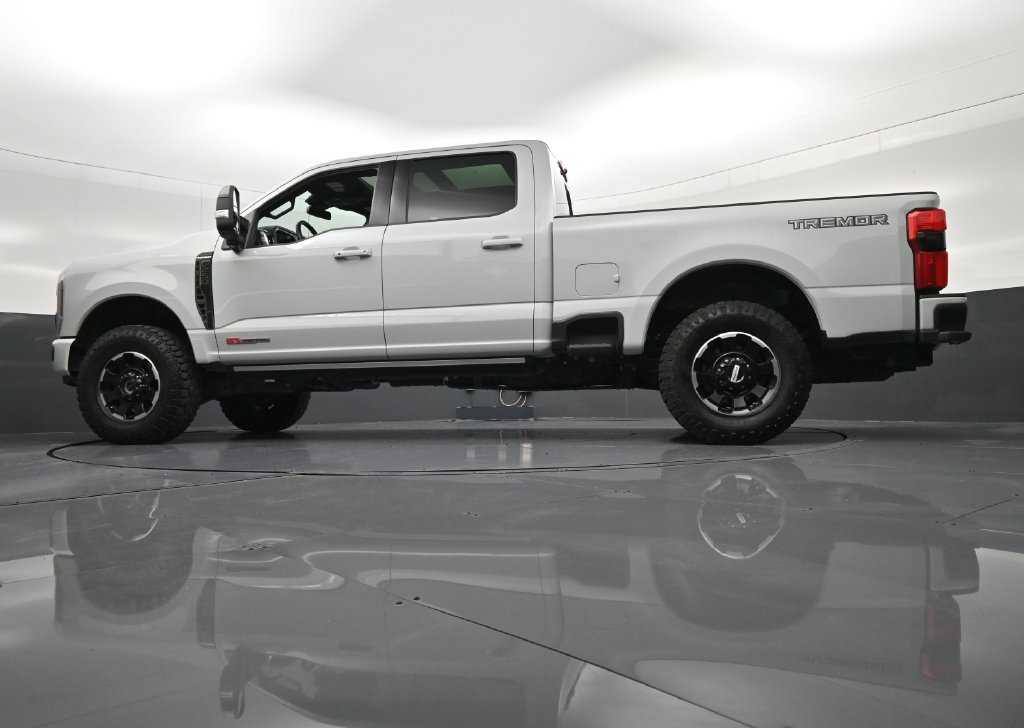 Used 2025 Ford F250 Platinum w/ Tremor Off-Road Package AWD/4WD image 31