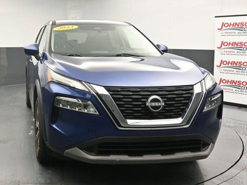 Used 2023 Nissan Rogue SV FWD image 3