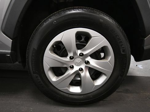 Used 2021 Toyota RAV4 LE w/ Carpet Mat Package (TMS) AWD/4WD image 31