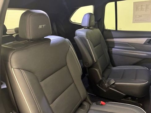 Certified 2025 Buick Enclave Sport Touring image 16