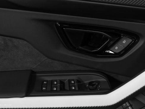 Used 2025 Lamborghini Urus SE image 21