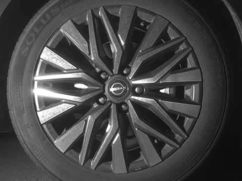 Used 2025 Nissan Altima 2.5 SV image 13