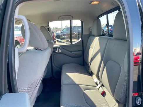 Used 2016 Nissan Frontier SV image 11