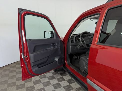 Used 2010 Jeep Liberty Sport w/ Popular Equipment Group AWD/4WD image 9
