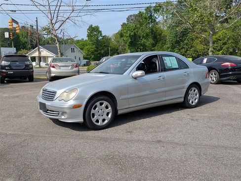 Used 2005 Mercedes-Benz C 240 4MATIC Sedan image 4