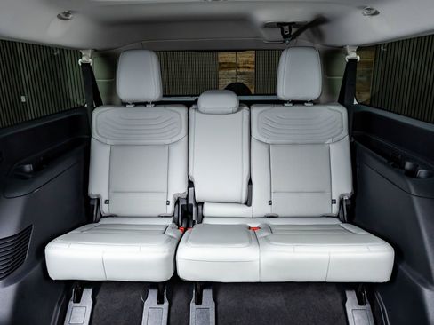 Used 2025 Ford Expedition Max Platinum w/ Platinum Ultimate Package image 36