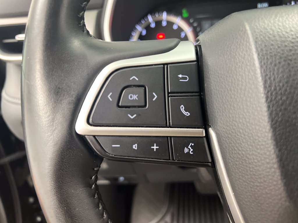 Used 2025 Toyota Highlander XLE FWD image 61