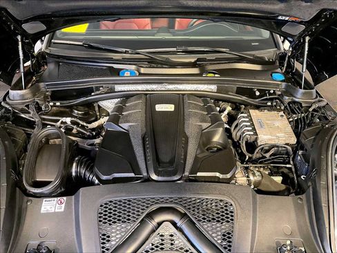 Certified 2024 Porsche Macan S AWD/4WD image 32