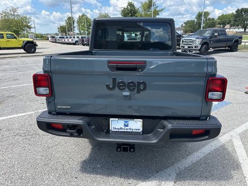 New 2025 Jeep Gladiator Sport image 28