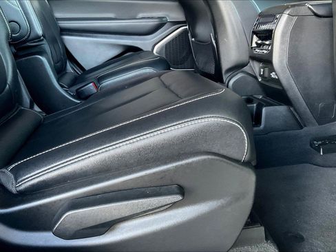 Used 2022 Jeep Grand Cherokee L Limited w/ Trailer Tow Group (B) image 18