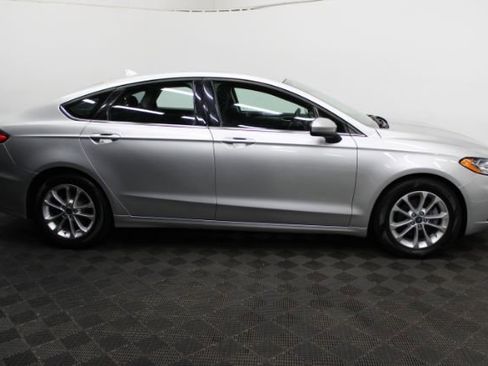 Used 2019 Ford Fusion SE image 4